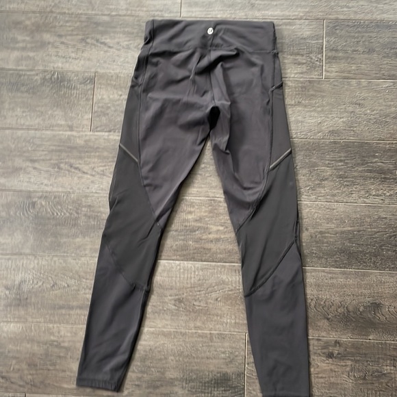#20 Lululemon miles ahead leggings🍋 - Picture 4 of 10